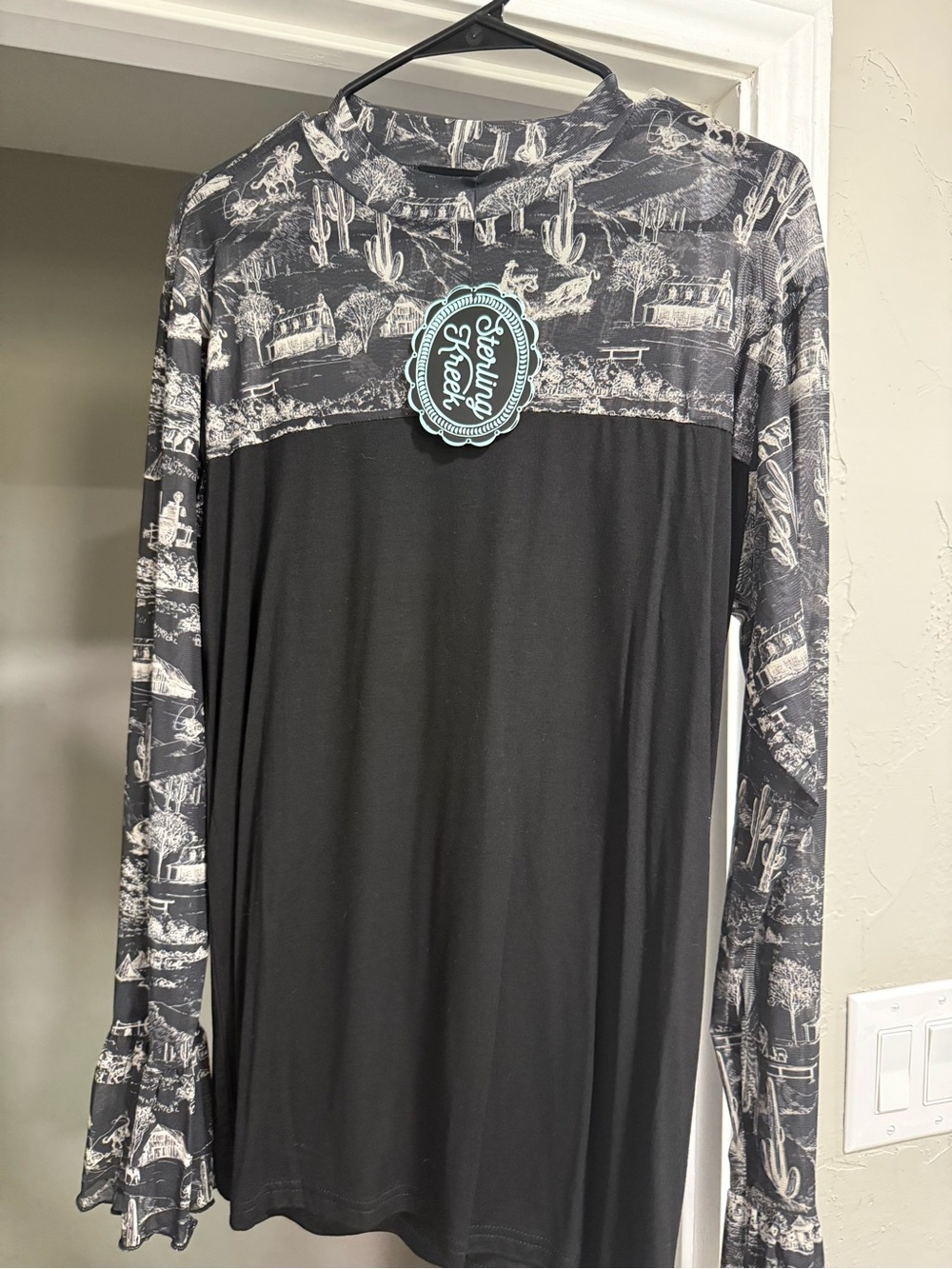 Women’s Black Long-Sleeve Western Graphic Mesh Shirt